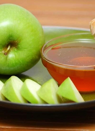 קלפו את התפוח וותרו על גרגירי הרימון (צילום: Shutterstock)